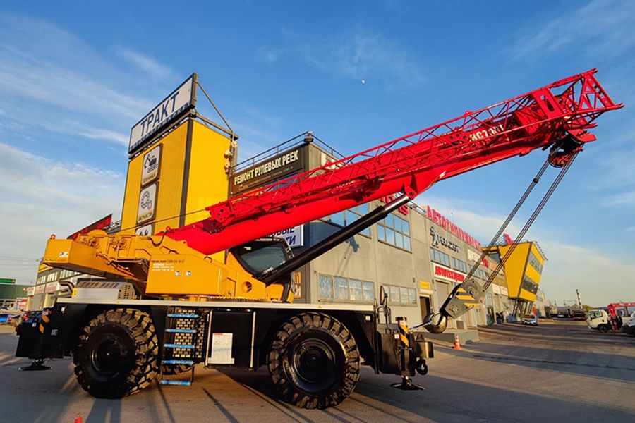 Короткобазовый кран Sany SRC700T